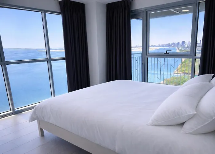 Modern 2br Seaview Beside Okada & Moa * Manila