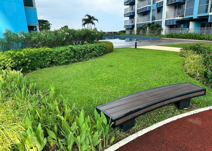 Modern 2br Seaview Beside Okada & Moa