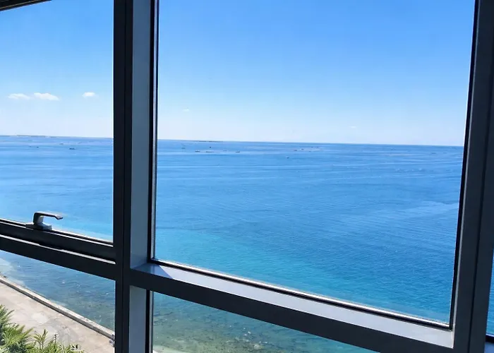 Modern 2br Seaview Beside Okada & Moa