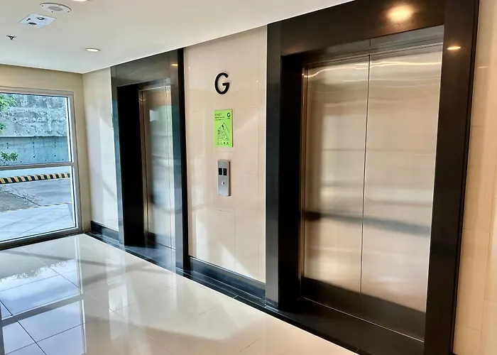 Modern 2br Seaview Beside Okada & Moa *